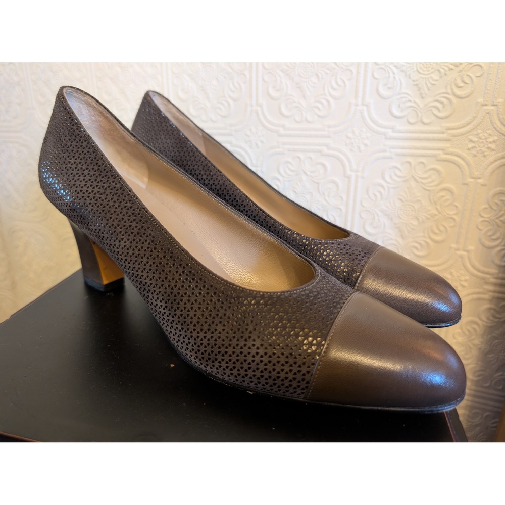 Salvatore Ferragamo Brown Perforated Leather Cap Toe Block Heel Pumps 9 AA A65RA